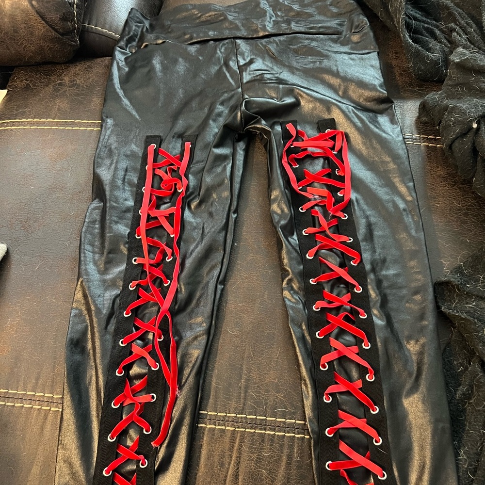Leggings w/ red lace up